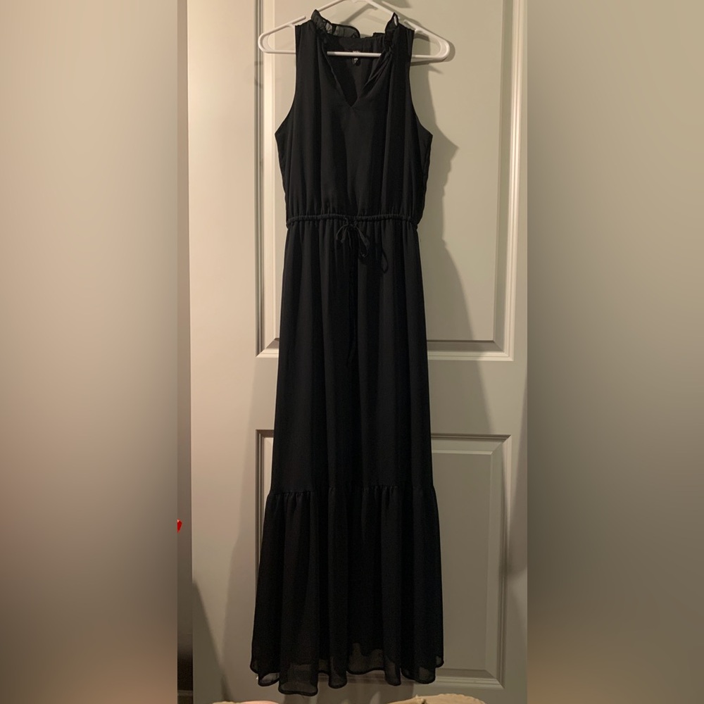 Black Lined Midi Dress in a Size Small.